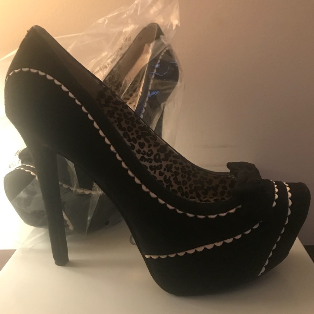 Jessica Simpson suede heel